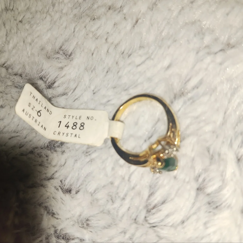Pretty ring - Picture 2 of 5